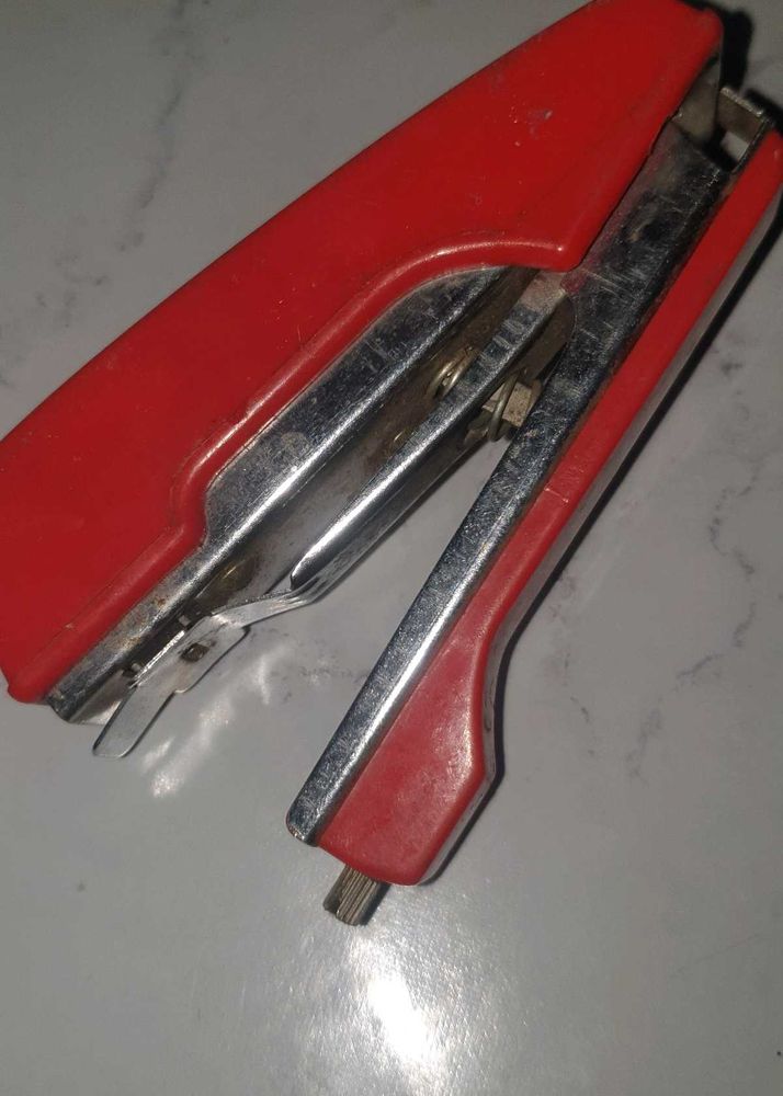 Red Stapler swing  machine