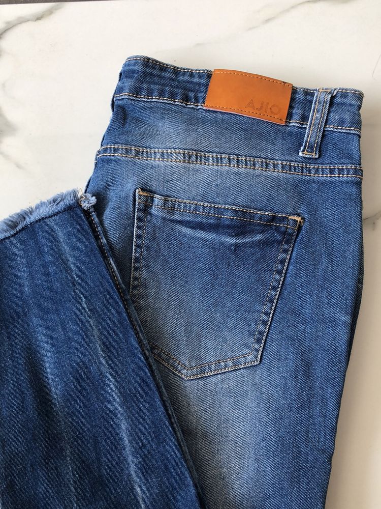 AJIO Women Mid Rise Jeans