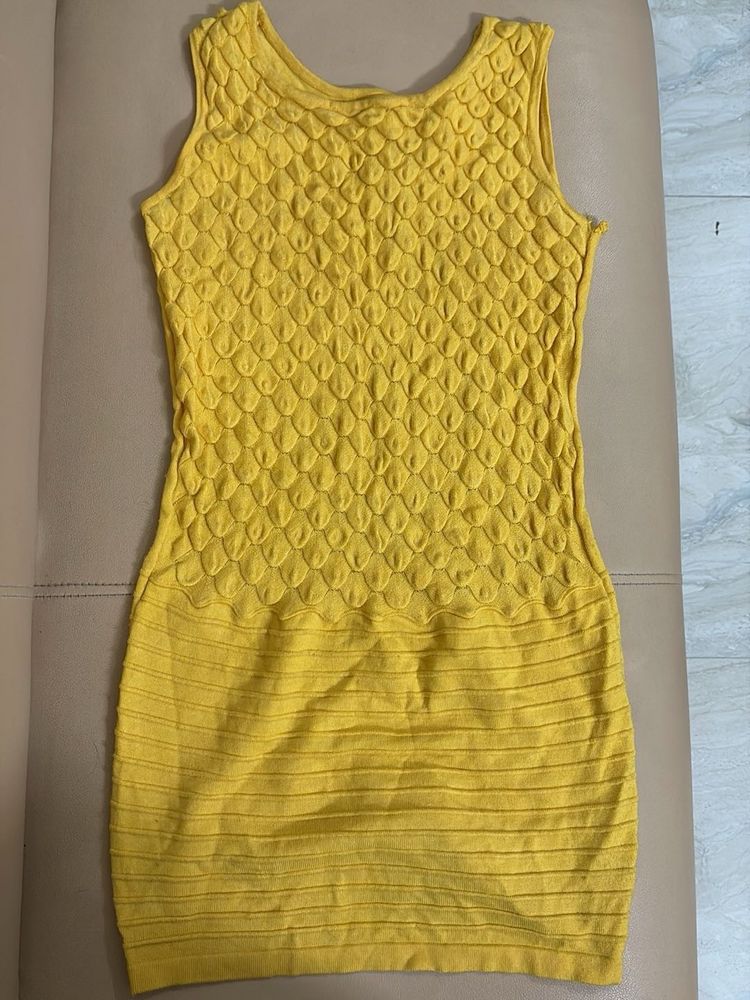 Yellow Textured Sleeveless knitted top