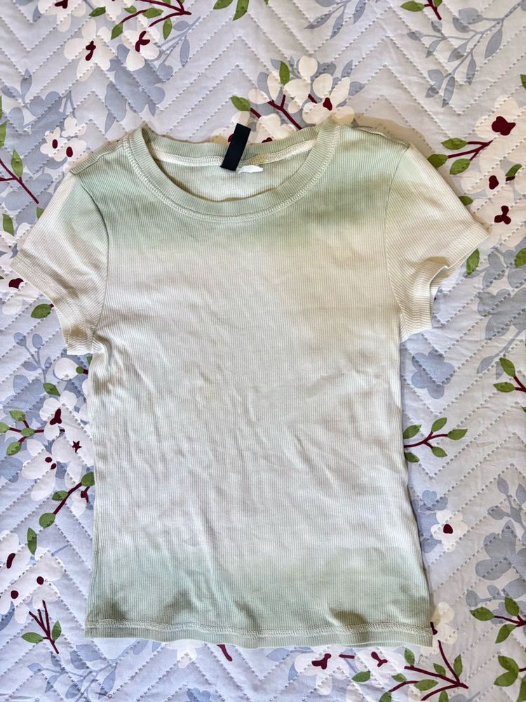 H&amp;M Cute Ombre Ribbed T-Shirt