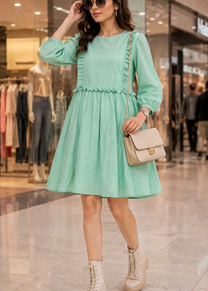 ballon sleeved dress