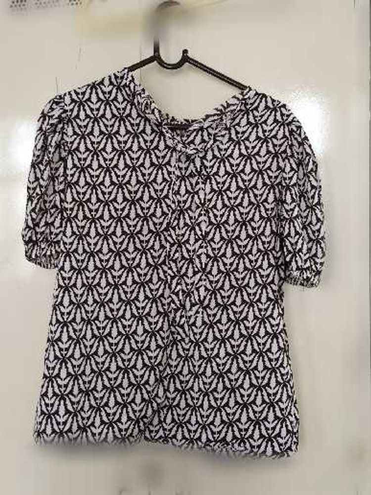 Chic Black &amp; White Patterned Blouse