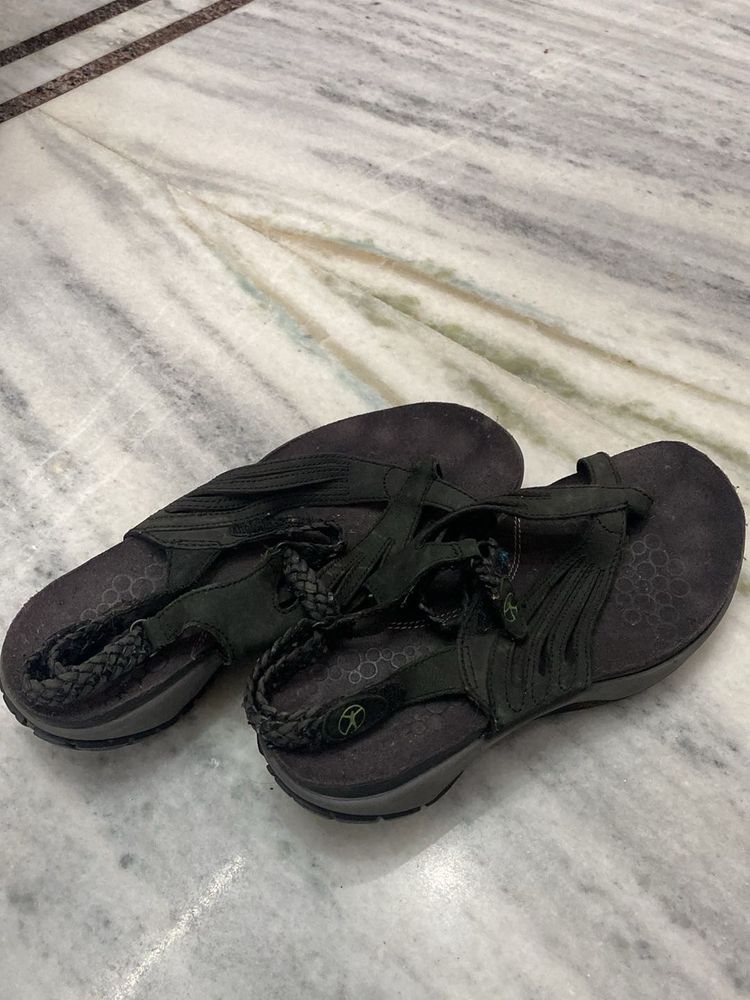 Comfortable Black Strappy Sandals
