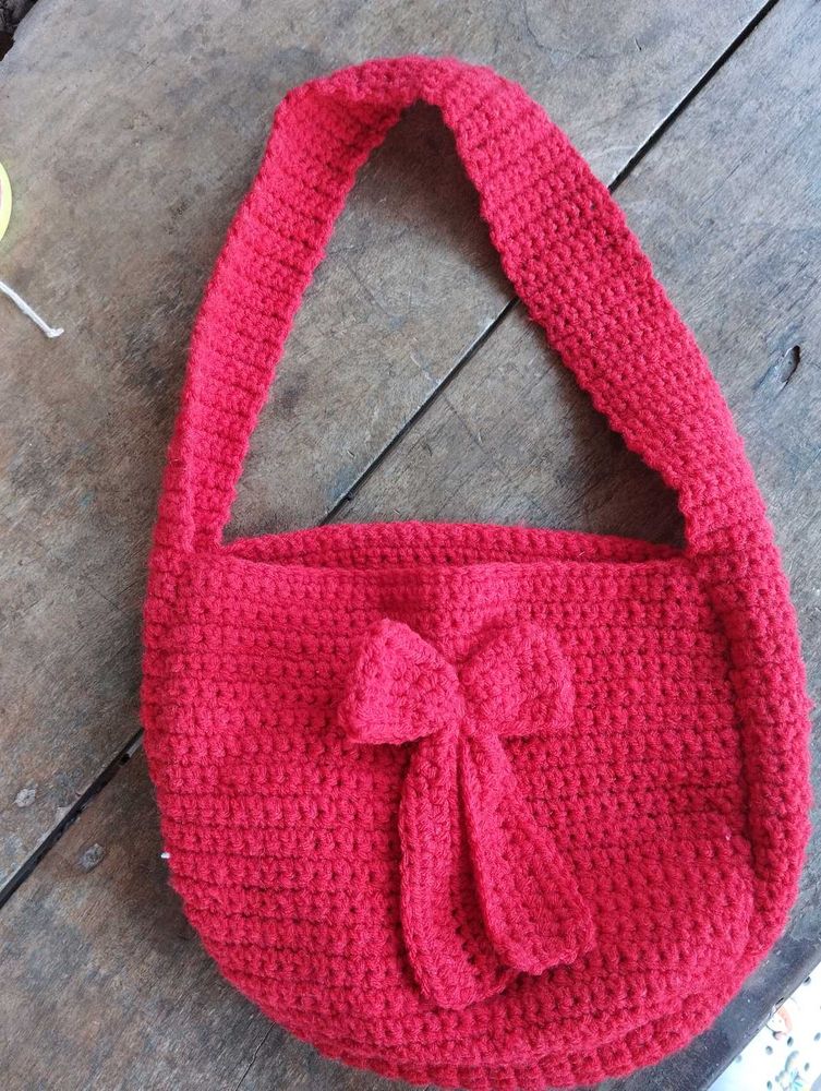Chic Crochet Shoulder Bag with Bow Accent