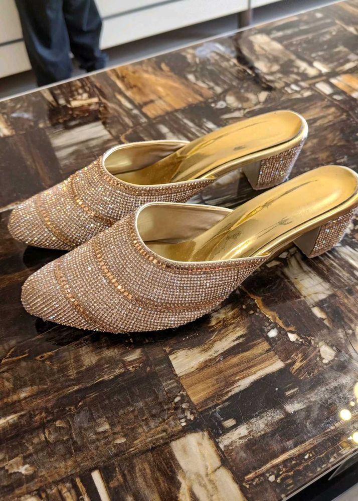 Sparkling golden diamond work heels