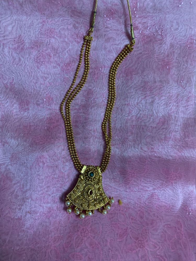 Elegant Gold Toned Traditional Necklace