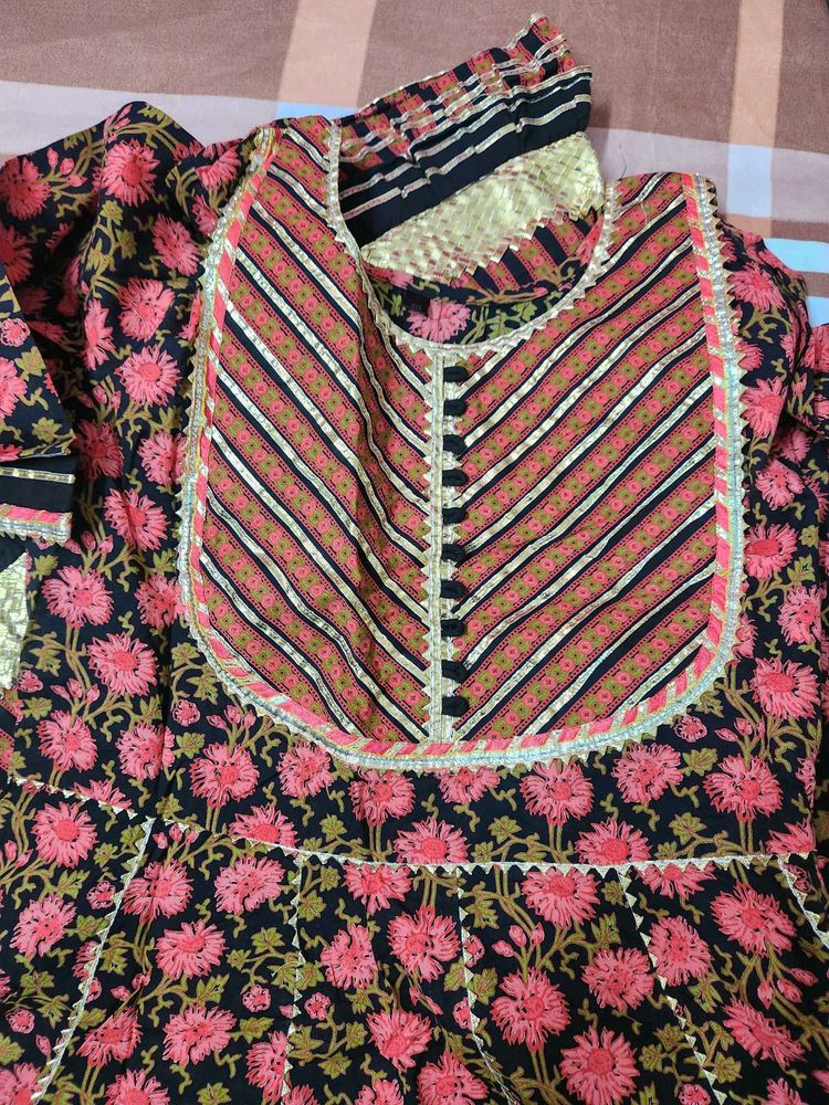 Beautiful Floral Print Kurta Set