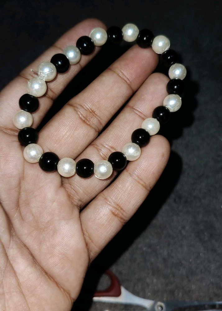 Elegant Black &amp; White Beaded Bracelet