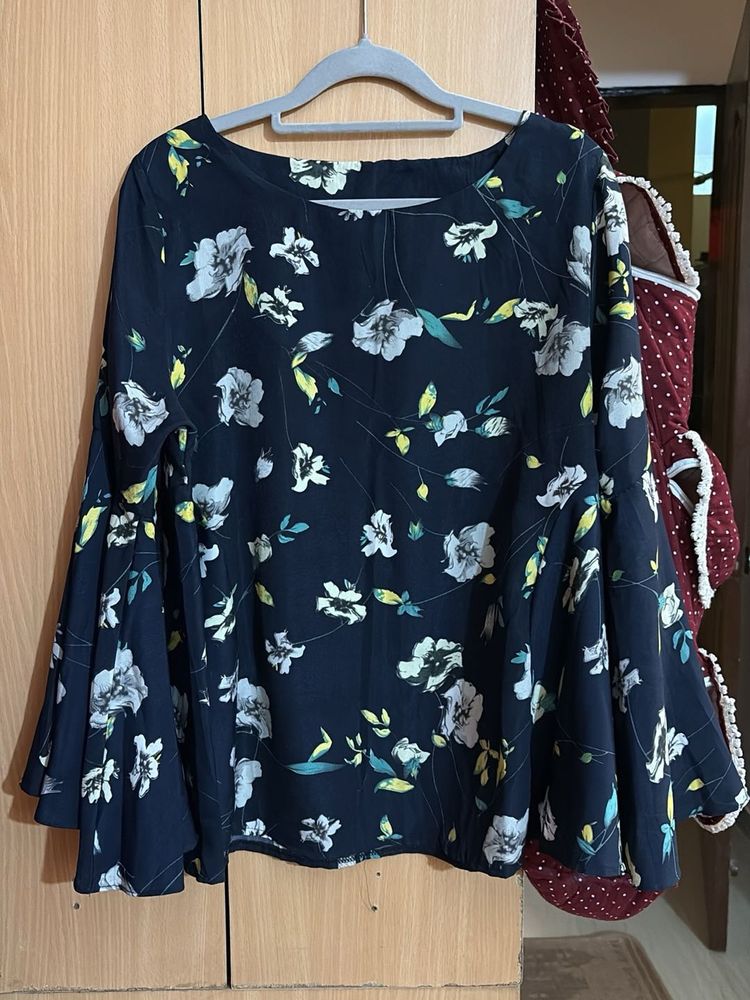 Floral Print Flared Sleeve Top