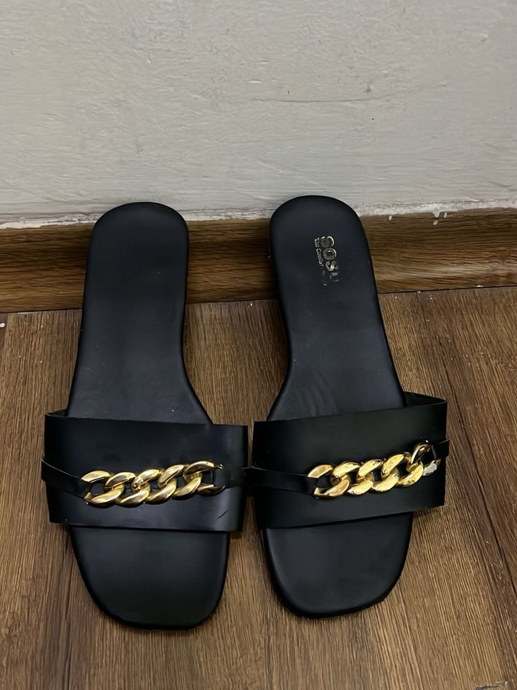 Chic Black Chain Detail Flat Sandals