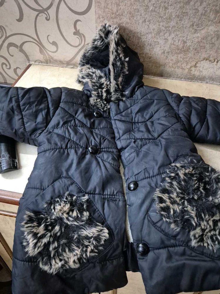 Chic Black Padded Jacket with Faux Fur