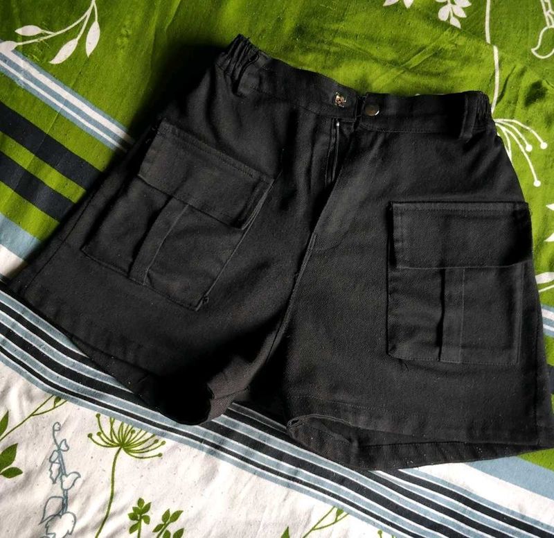 Black Cargo Shorts✨