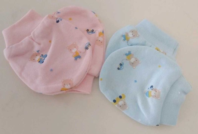 any 2Set of Baby Mittens and apron Set
