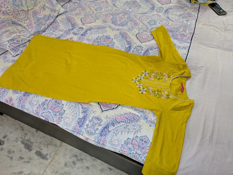 Elegant Yellow Embroidered Kurta