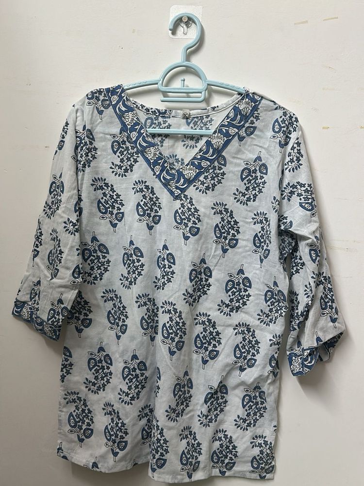 White &amp; Blue Floral Printed Short Kurti