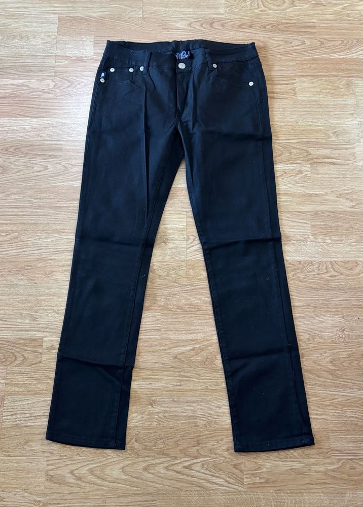 Women Black Jeans with Detail