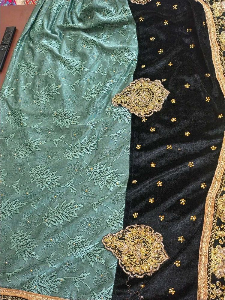 blacK velvet border saare