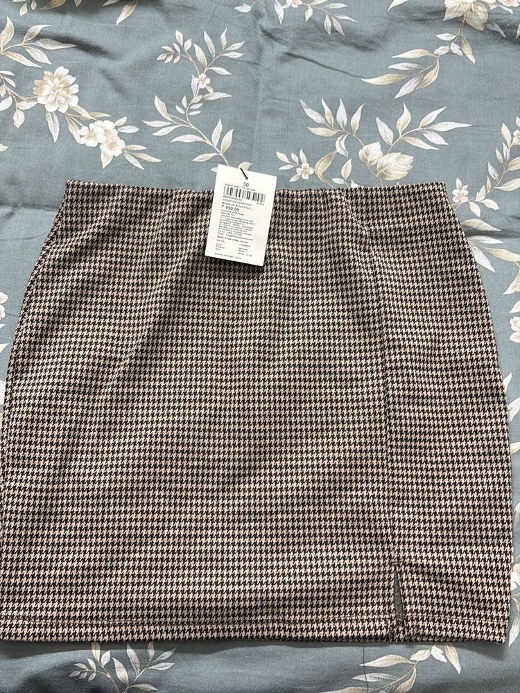 Houndstooth Mini Skirt with Slit