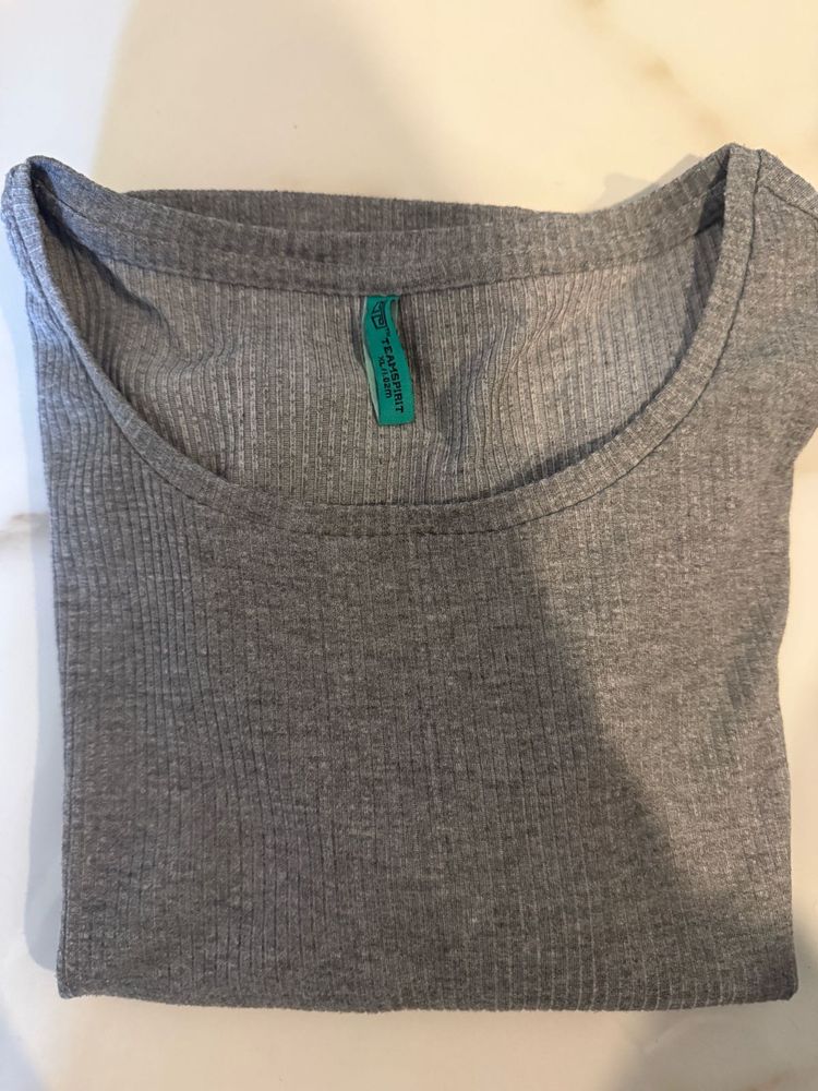 Gray Ribbed Short Sleeve Top