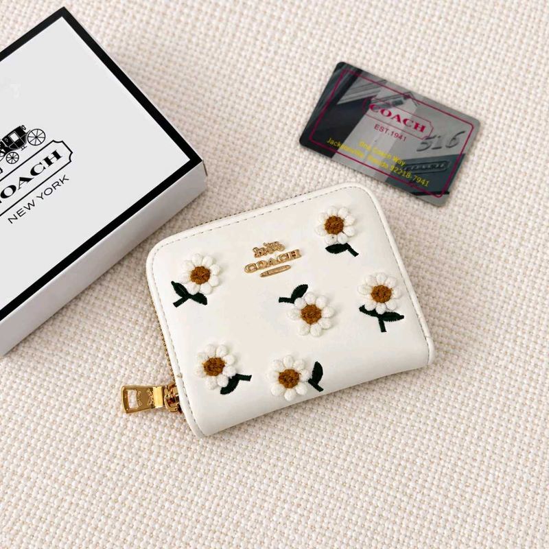 Coach(COPY)mini embroidered daisy flowers