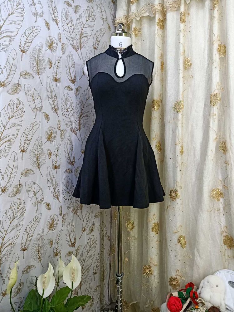 🖤Chic Black Sheer Neckline Fit and Flare Dress🖤
