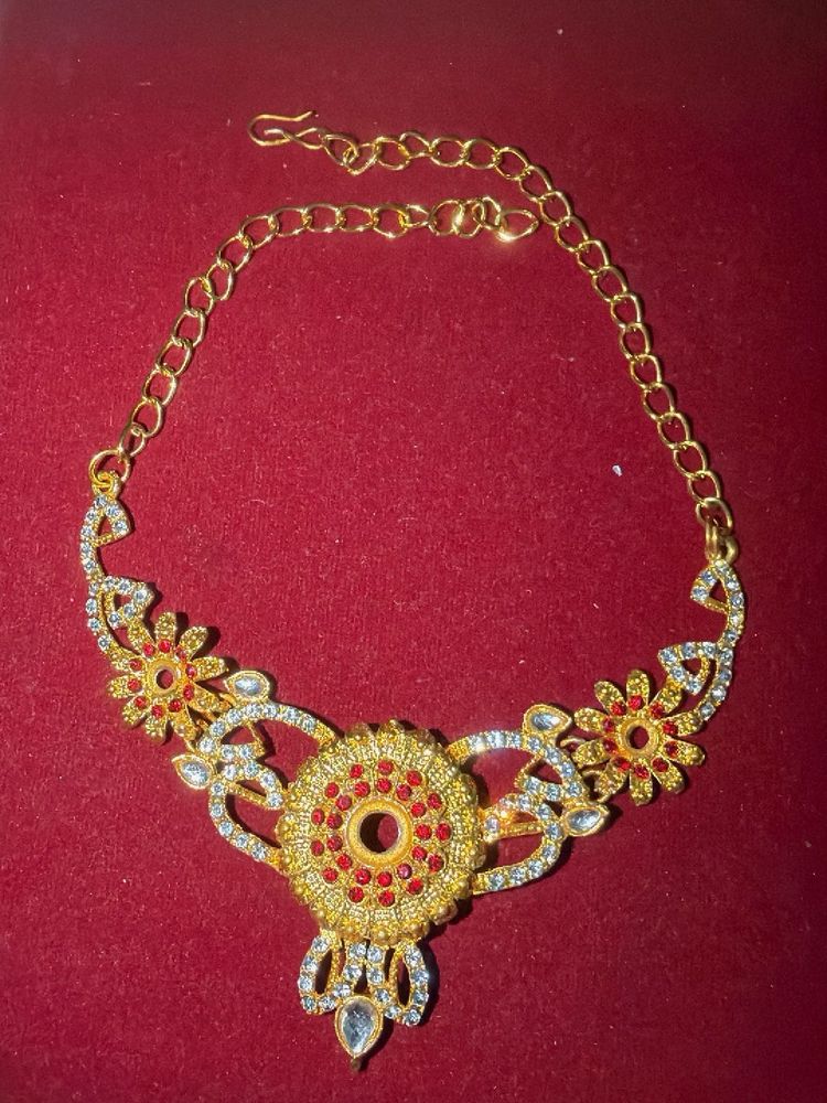 Elegant Gold Necklace with Red &amp; White Stones