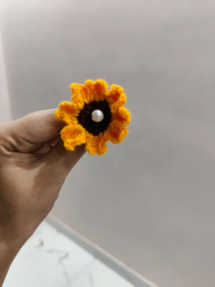 Crochet sunflower pin 🌻