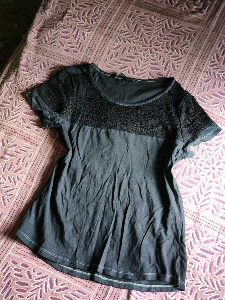 Chic Black Lace Trim T-Shirt