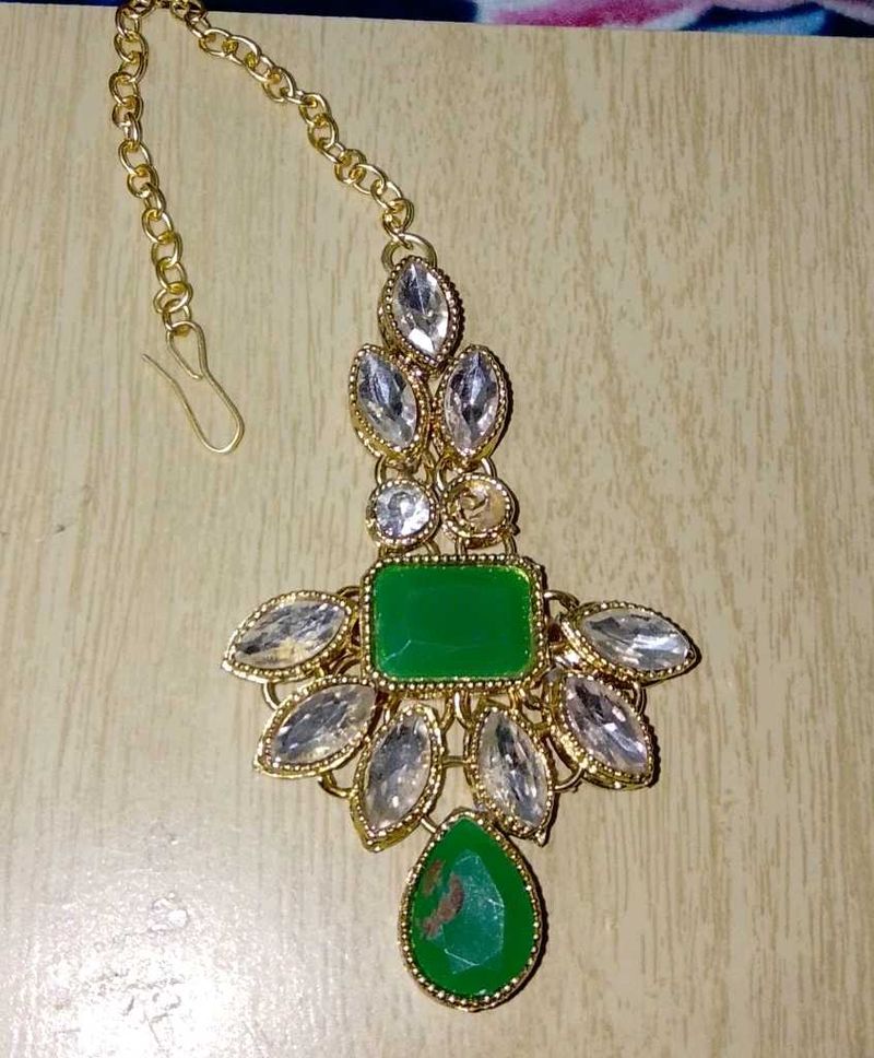 Stunning Emerald &amp; Crystal Maangtika