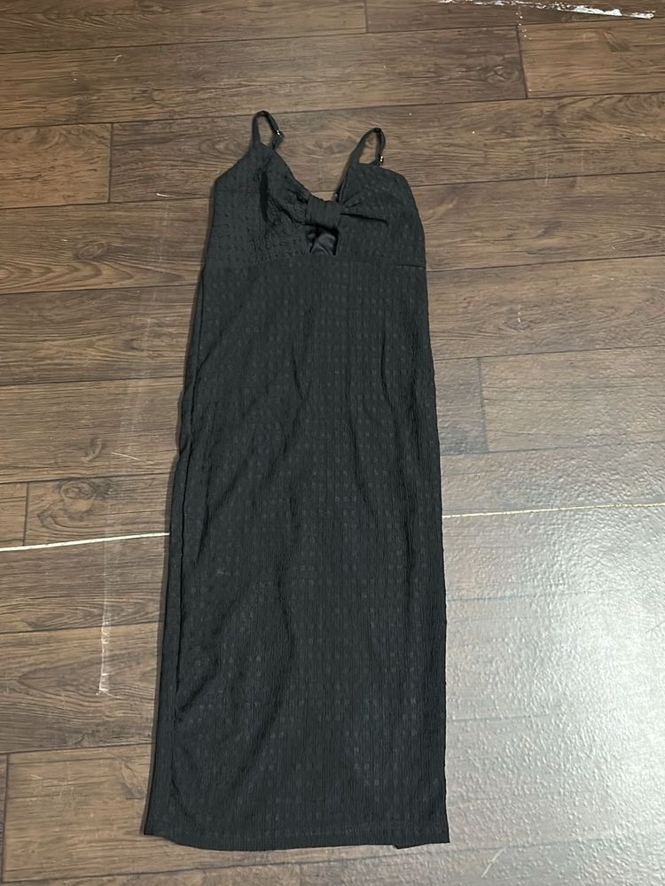 Chic Black Midi Dress with Bow Detail