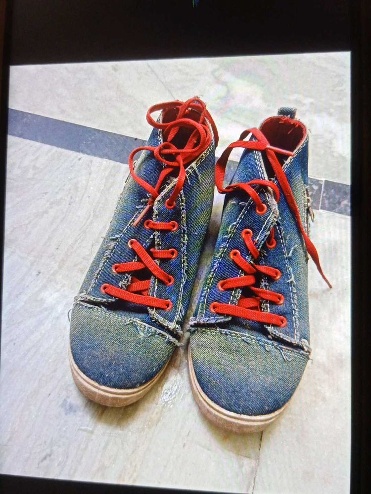 beautiful sport shoes