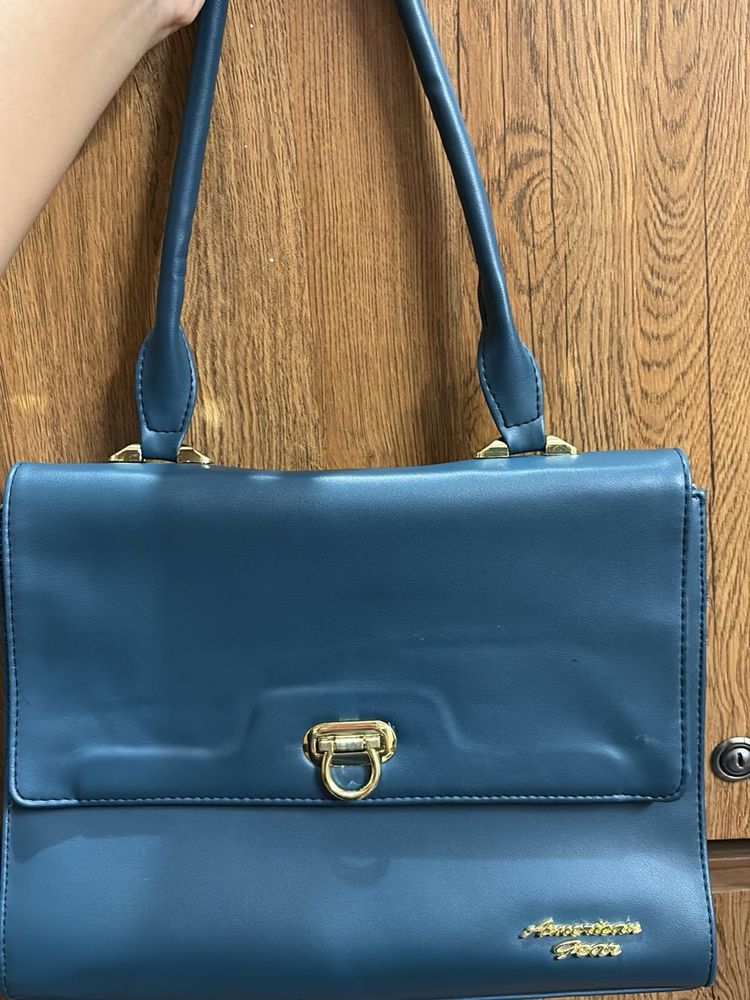 Chic Teal Shoulder Bag with multiple compartments