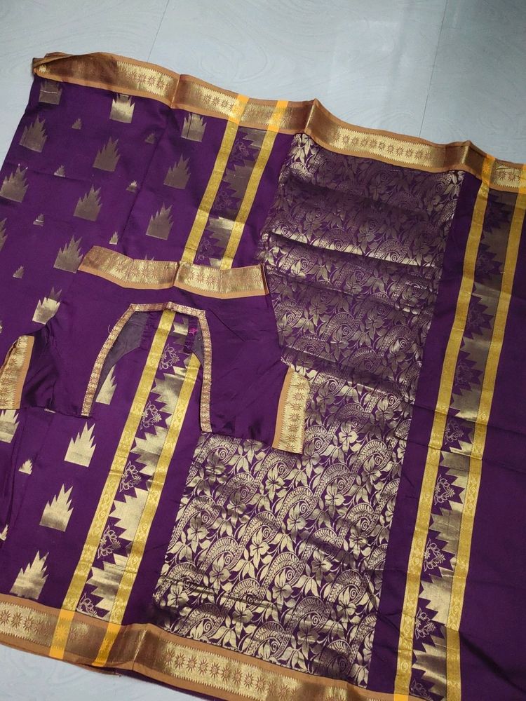 Very Pretty Pattu Saree With Blouse