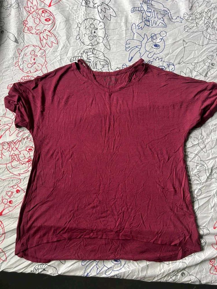 maroon tshirt women