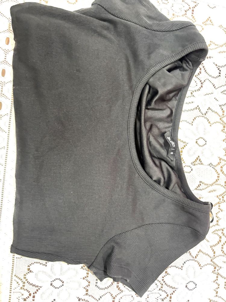 Ribbed Black Sleeveless Top
