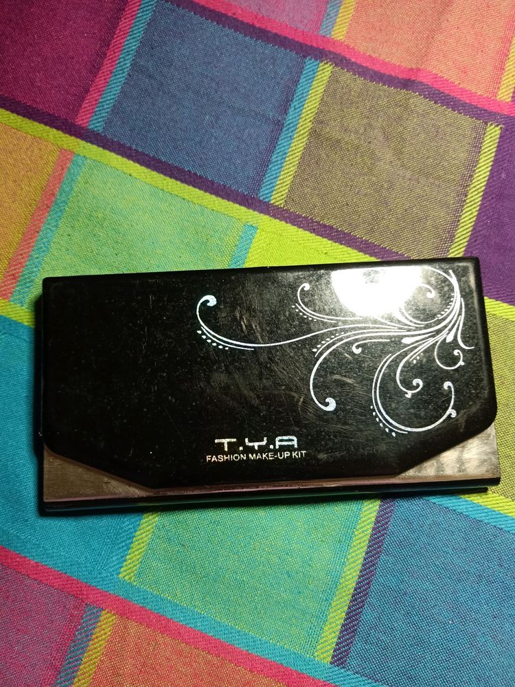 Eyeshadow palette