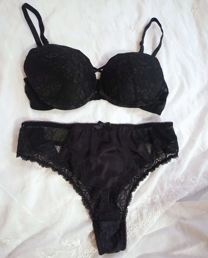 Elegant Black Lace pushup Bra &amp; Panty Set