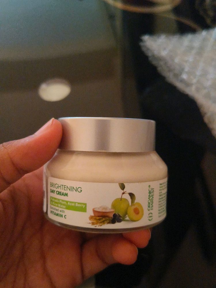 Organic Harvest Brightening Day Cream