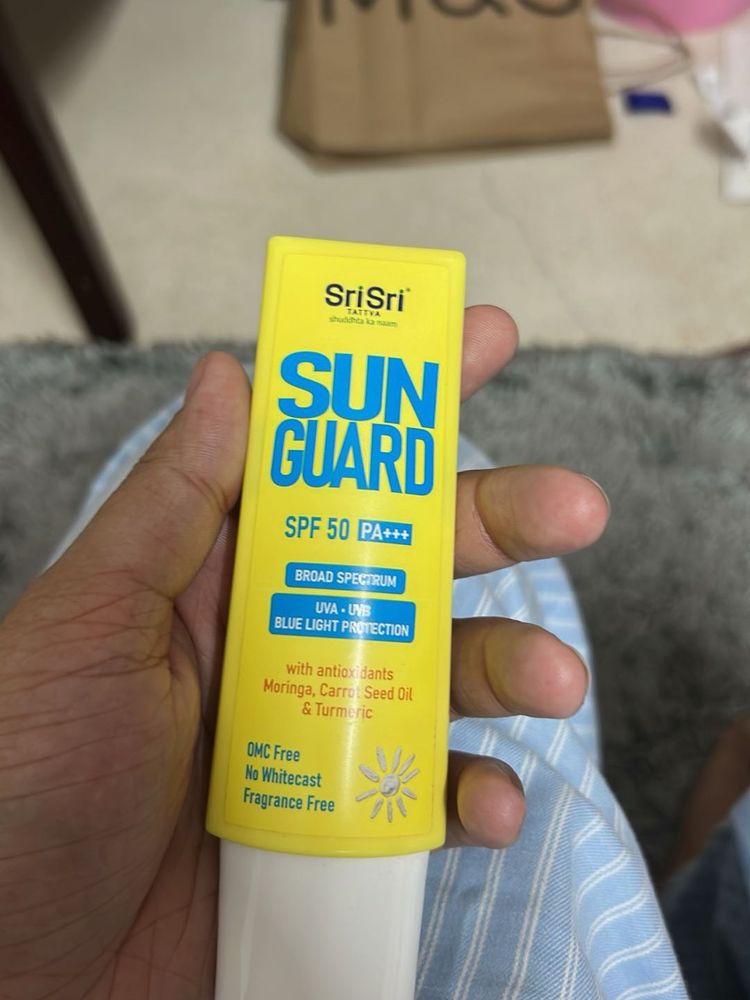 SriSri Sun Guard SPF 50 Sunscreen