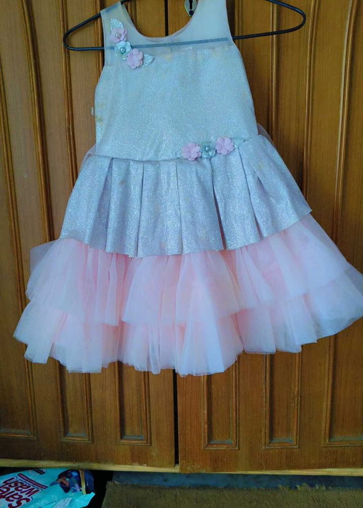 Very Beautiful Net With Glitter Layer Frock