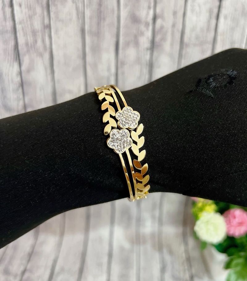 Elegant Gold Flower &amp; Leaf Bracelet