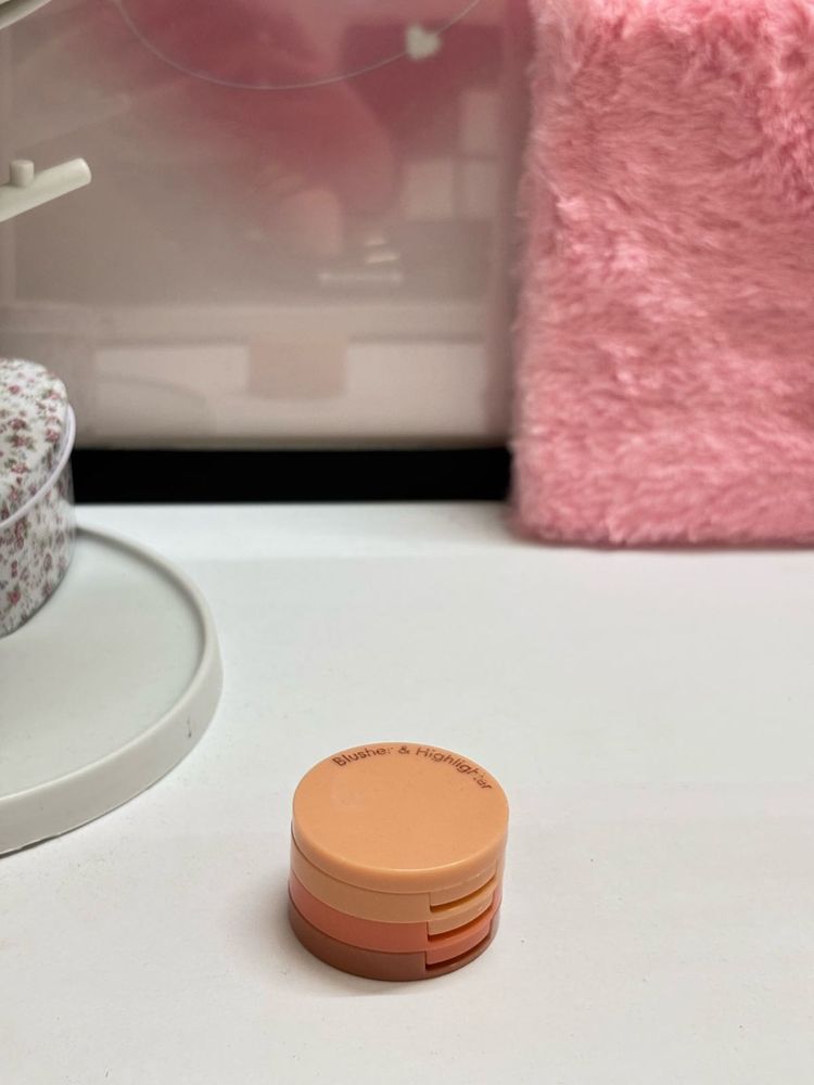 Multi-Shade Blush &amp; Highlighter Compact