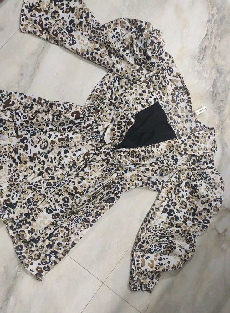 Leopard Print Puff-Sleeve Top