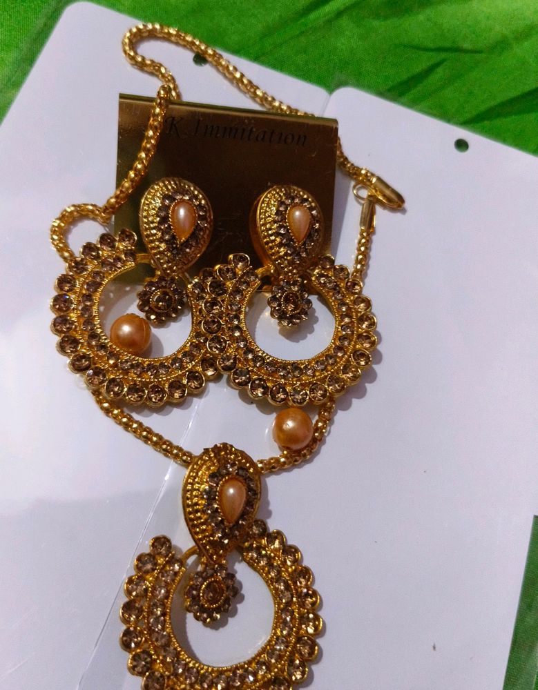 Beautiful Golden Kundan Nackless With Heavy Earing