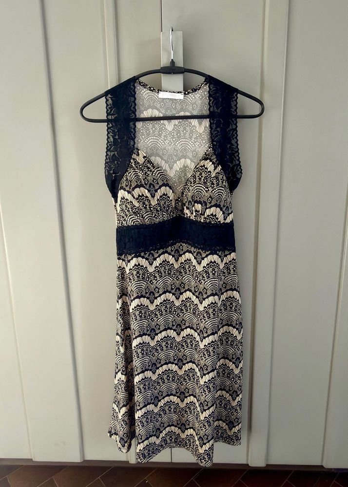 Chic Black &amp; White Patterned Dress
