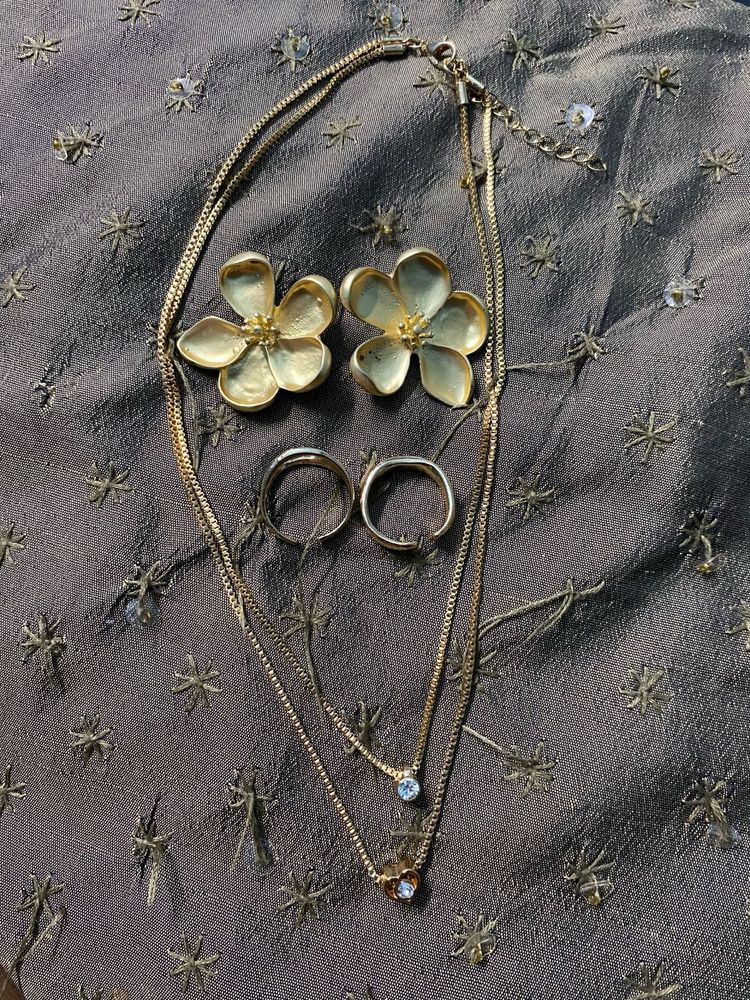 Elegant Gold-Tone Flower Jewelry Set