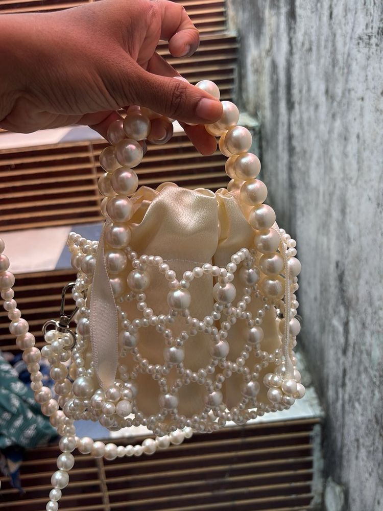 Elegant Pearl Beaded Clutch Bag