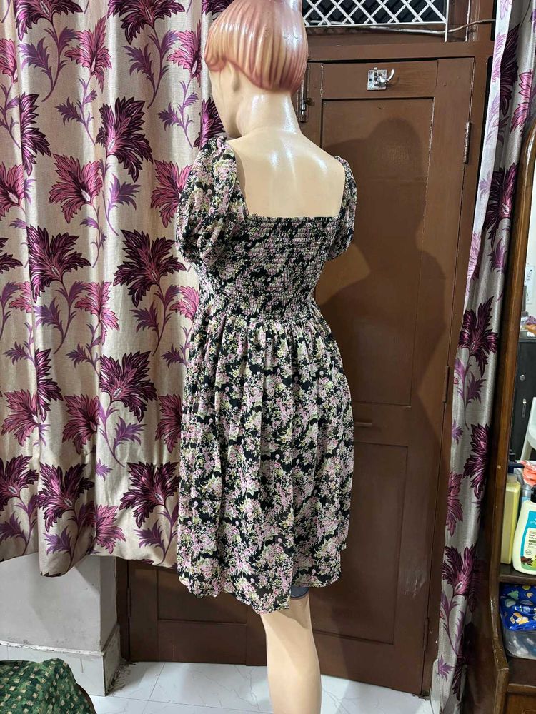 Chic Floral Square Neck Smocked Dress