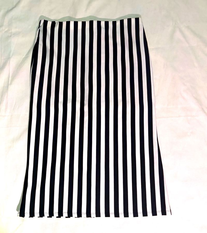 H&amp;m Black &amp; White Striped Skirt