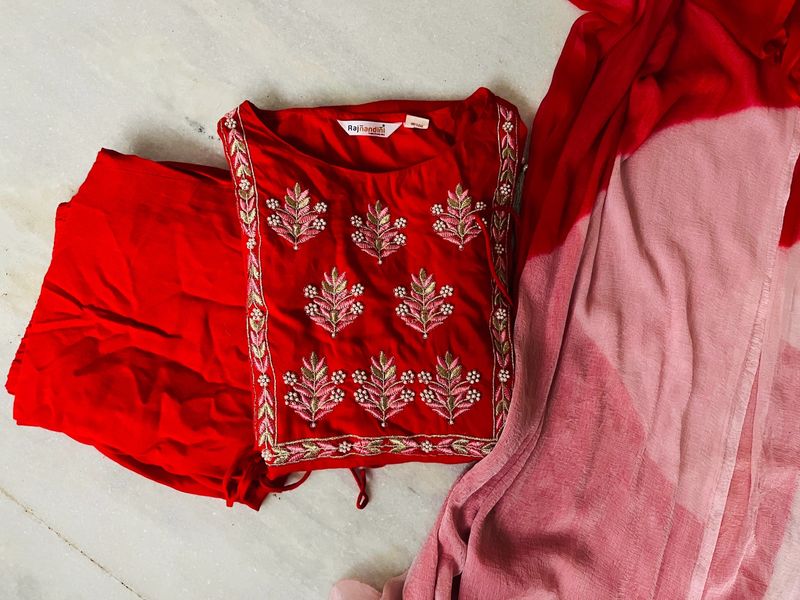 Stunning Traditional Look Kurti Pant Set